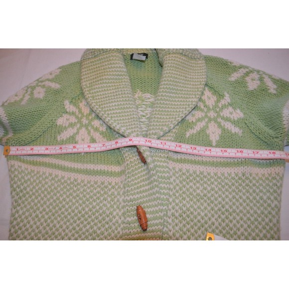 Women's Size Medium 100% Wool Handknit Cardigan Toggle Fair Isle Green Shawl - Picture 11 of 14